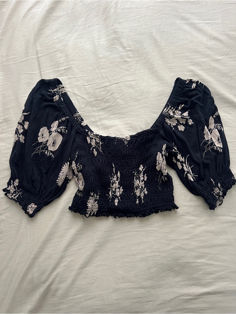 Urban Outfitters Black Smocked Puff Sleeve Floral Crop Top